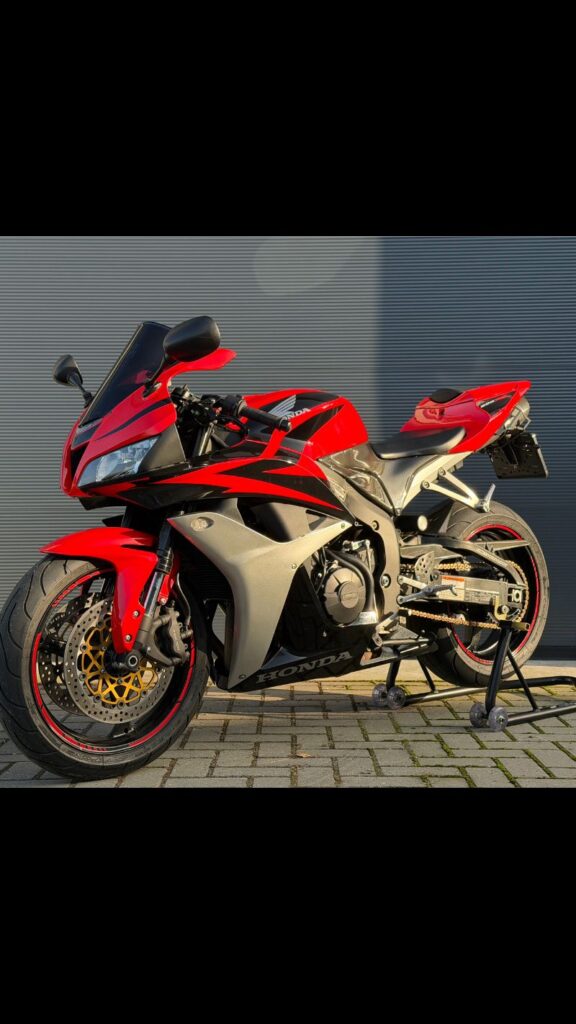 Honda-CBR600RR-2007-rood-3