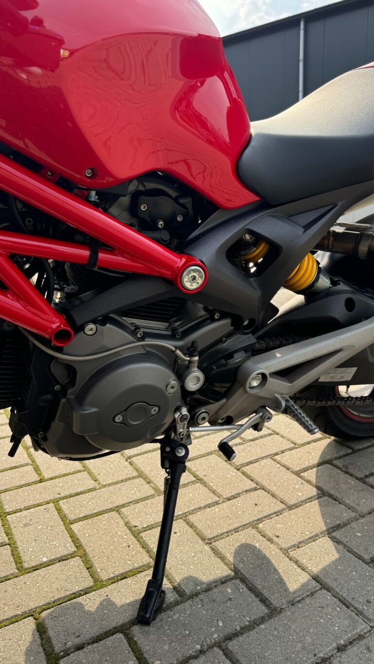 ducati-monster-696-rood-motorblok